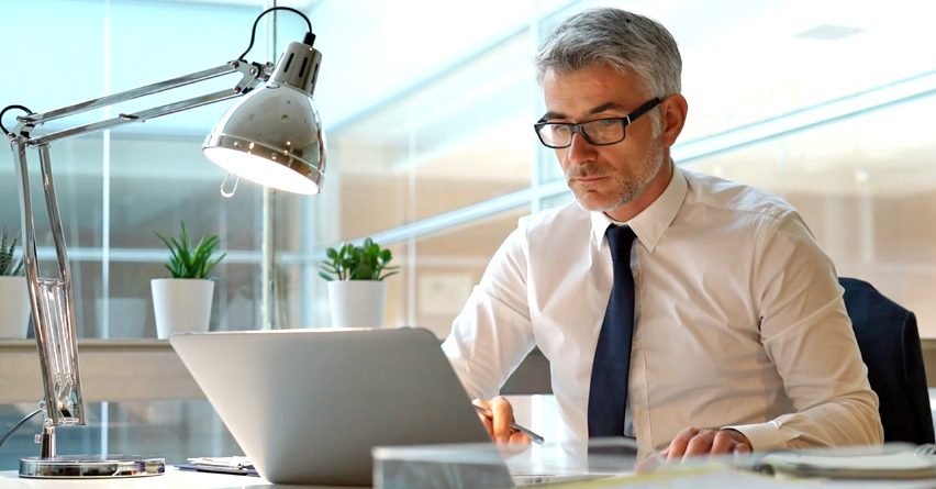 What is a gig economy professional?